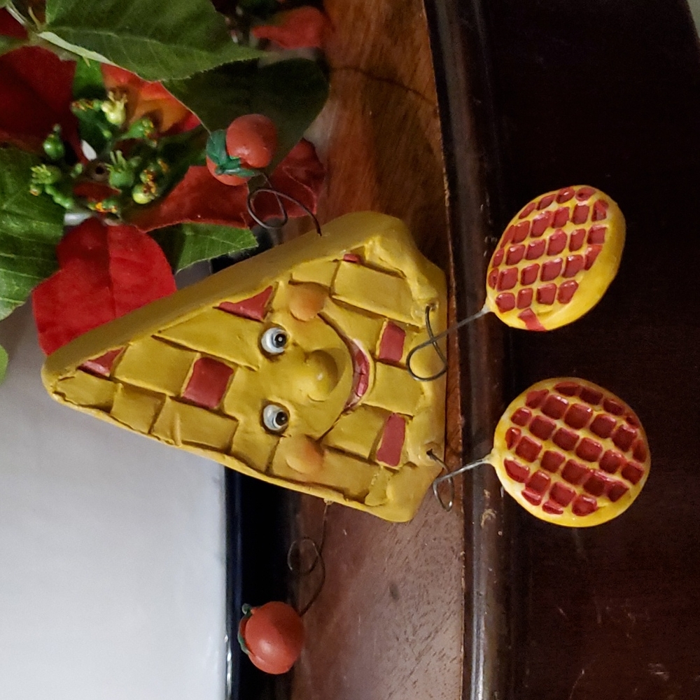 Piece of Pie Shelf Sitter